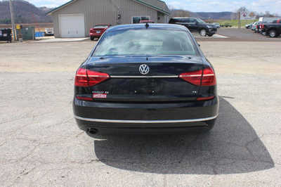 2016 Volkswagen Passat, $13499. Photo 7