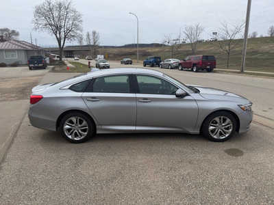 2018 Honda Accord, $18999. Photo 4