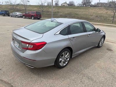 2018 Honda Accord, $18999. Photo 5