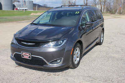 2017 Chrysler Pacifica, $15499. Photo 2