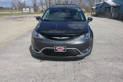 2017 Chrysler Pacifica, $15499. Photo 3