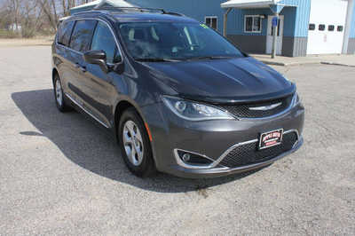 2017 Chrysler Pacifica, $15499. Photo 4