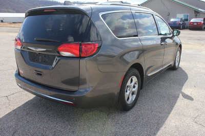 2017 Chrysler Pacifica, $15499. Photo 6