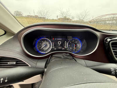 2017 Chrysler Pacifica, $13999. Photo 10