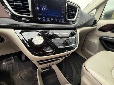 2017 Chrysler Pacifica, $13999. Photo 12