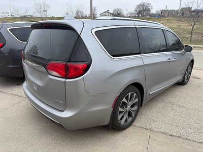 2017 Chrysler Pacifica, $13999. Photo 5