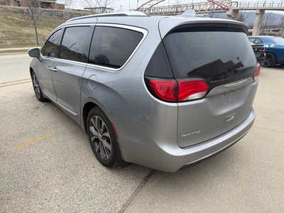 2017 Chrysler Pacifica, $13999. Photo 7