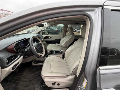 2017 Chrysler Pacifica, $13999. Photo 9