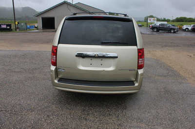 2010 Chrysler Town & Country, $5999. Photo 7
