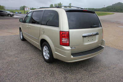 2010 Chrysler Town & Country, $5999. Photo 8