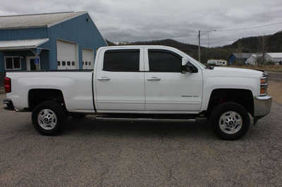 2015 Chevrolet 2500 Crew Cab, $21999. Photo 5