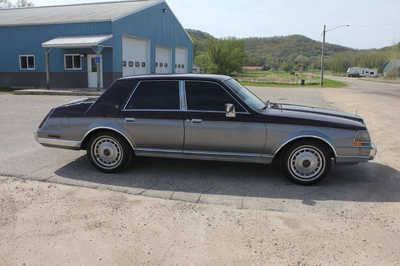 1984 Lincoln Continental, $6999. Photo 5