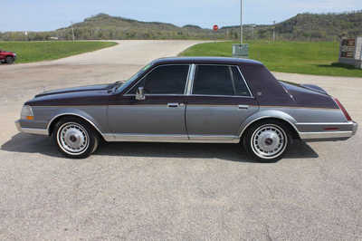1984 Lincoln Continental, $6999. Photo 9