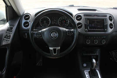 2017 Volkswagen Tiguan, $12499. Photo 10