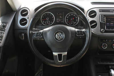 2017 Volkswagen Tiguan, $12499. Photo 11