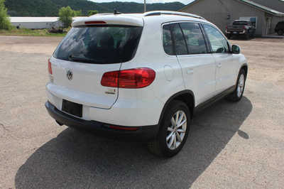 2017 Volkswagen Tiguan, $12499. Photo 6