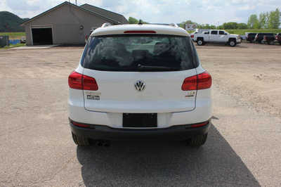 2017 Volkswagen Tiguan, $12499. Photo 7