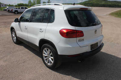 2017 Volkswagen Tiguan, $12499. Photo 8
