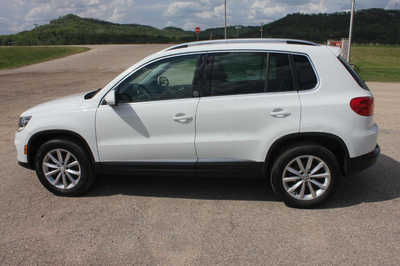 2017 Volkswagen Tiguan, $12499. Photo 9