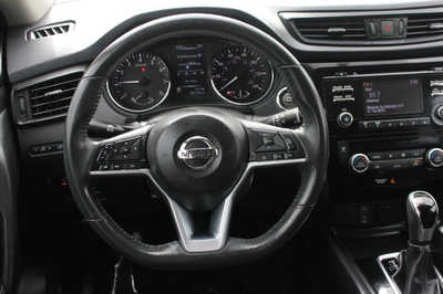 2017 Nissan Rogue, $9999. Photo 11