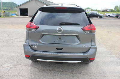 2017 Nissan Rogue, $9999. Photo 7