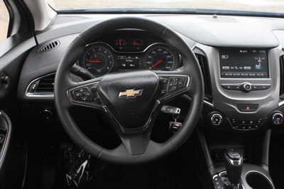 2017 Chevrolet Cruze, $7499. Photo 11