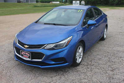 2017 Chevrolet Cruze, $7499. Photo 2