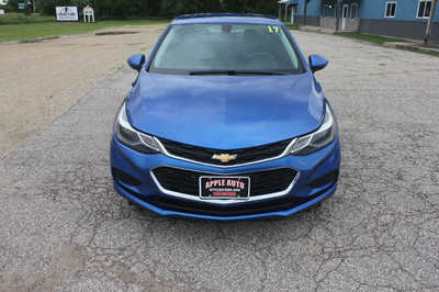 2017 Chevrolet Cruze, $7499. Photo 3