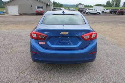 2017 Chevrolet Cruze, $7499. Photo 7