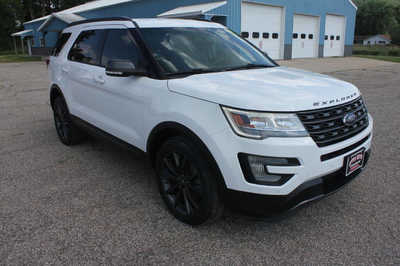 2017 Ford Explorer, $16999. Photo 4