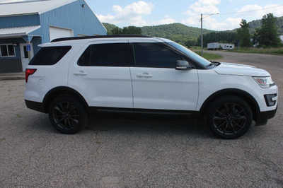 2017 Ford Explorer, $16999. Photo 5
