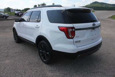 2017 Ford Explorer, $16999. Photo 8