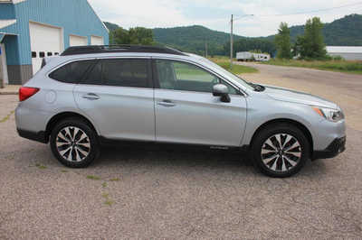 2015 Subaru Outback, $11999. Photo 5