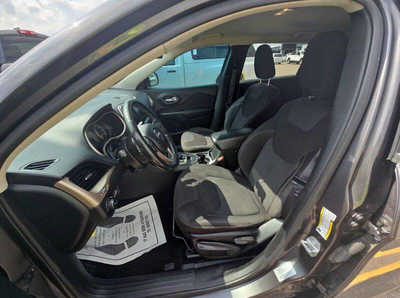 2015 Jeep Cherokee, $8499. Photo 5