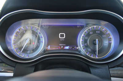 2017 Chrysler 300, $10999. Photo 12