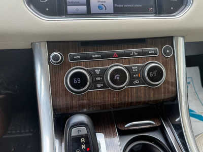 2014 Land Rover Range Rover, $13999. Photo 6