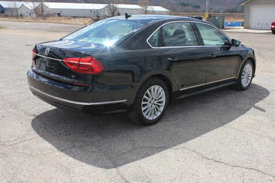 2016 Volkswagen Passat, $12999. Photo 12