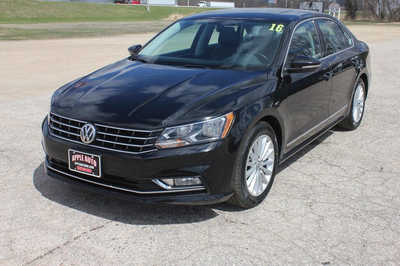 2016 Volkswagen Passat, $12999. Photo 3