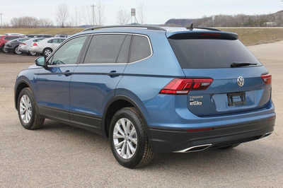 2019 Volkswagen Tiguan, $14499. Photo 8