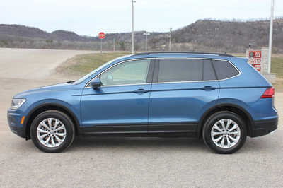 2019 Volkswagen Tiguan, $14499. Photo 9