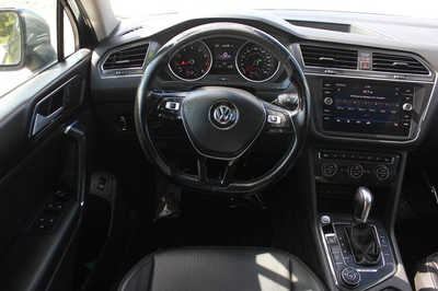 2018 Volkswagen Tiguan, $10999. Photo 10