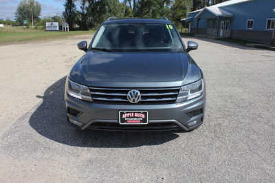 2018 Volkswagen Tiguan, $10999. Photo 3