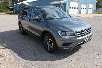 2018 Volkswagen Tiguan, $10999. Photo 4