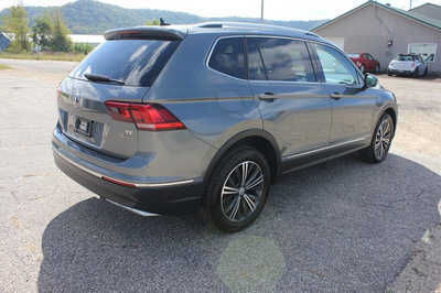 2018 Volkswagen Tiguan, $10999. Photo 6