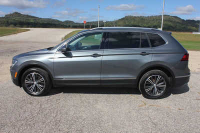 2018 Volkswagen Tiguan, $10999. Photo 9