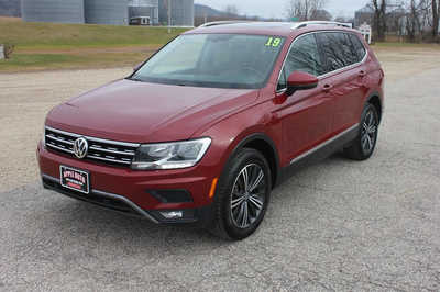 2019 Volkswagen Tiguan, $15499. Photo 2