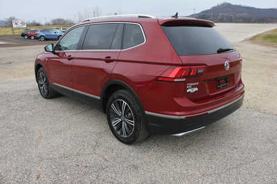 2019 Volkswagen Tiguan, $15499. Photo 8