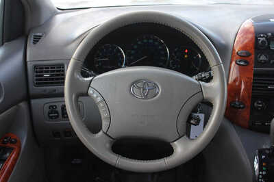 2006 Toyota Sienna, $2999. Photo 11