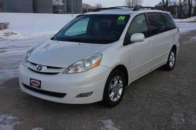 2006 Toyota Sienna, $2999. Photo 2