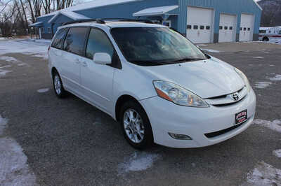 2006 Toyota Sienna, $2999. Photo 4